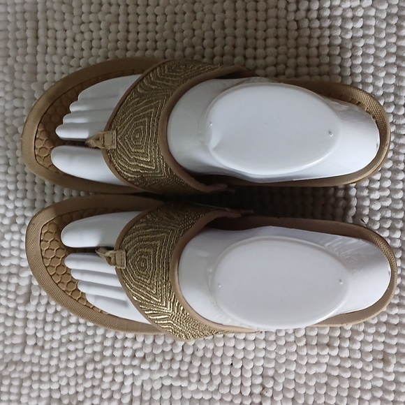 BareTraps Dasie slip on comfort sandals - Picture 6 of 16